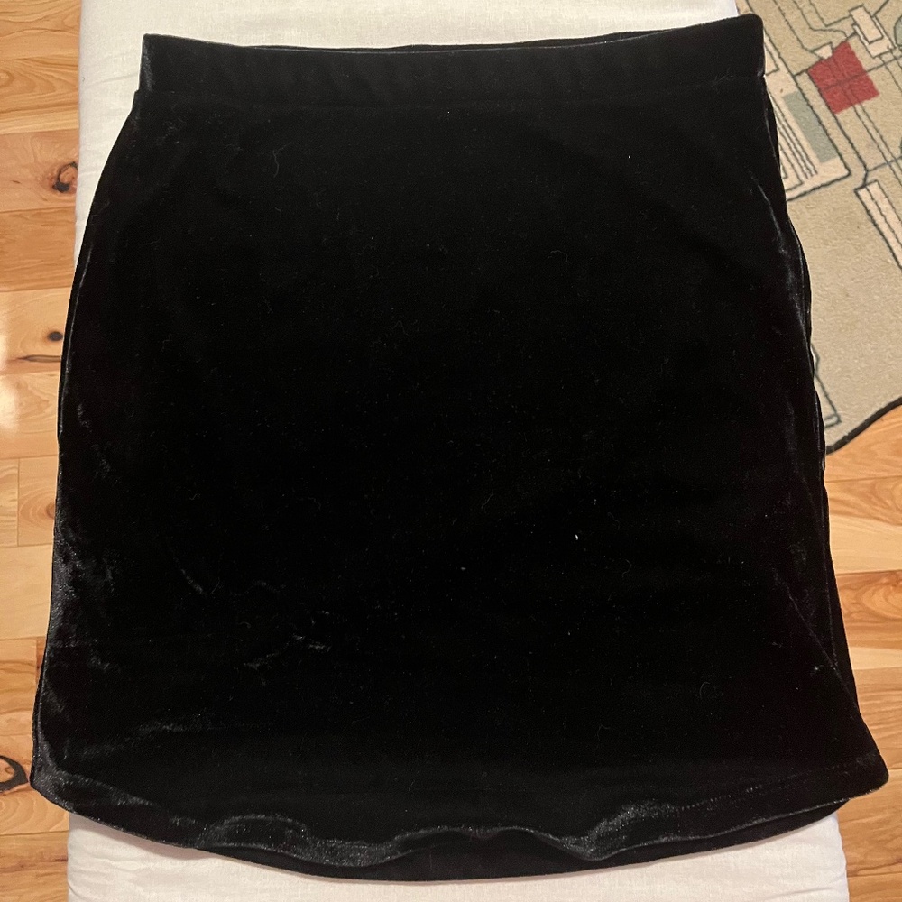 Forever 21 Black Velvet Skirt: Size Small